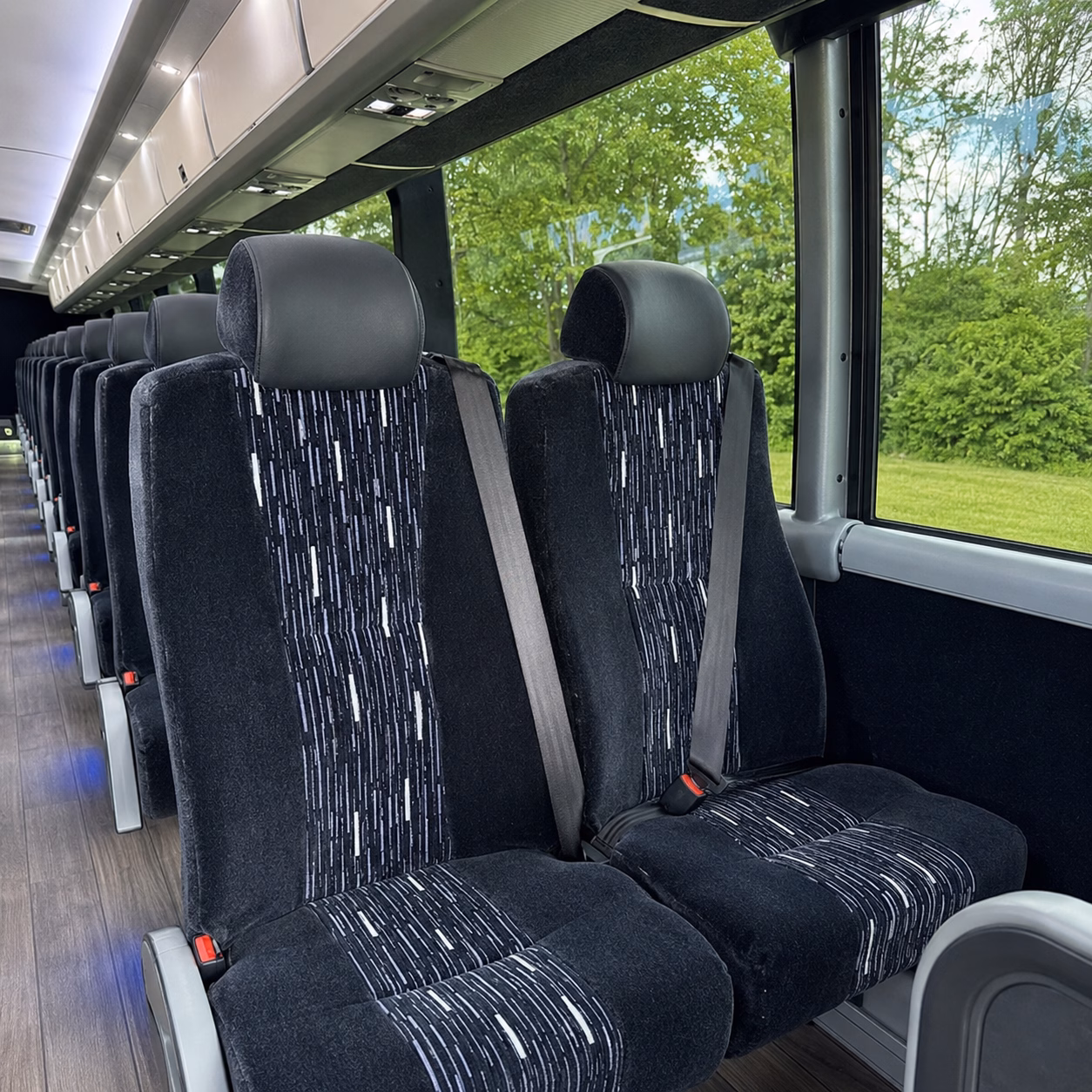 alhambracharterbuscompany com makes garden and historic venue arrivals easy